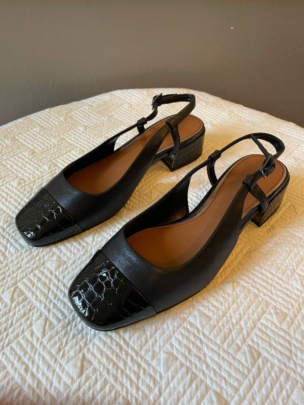 Donald Pliner Davina black slingback pumps with croc-embossed cap toe size 8.5